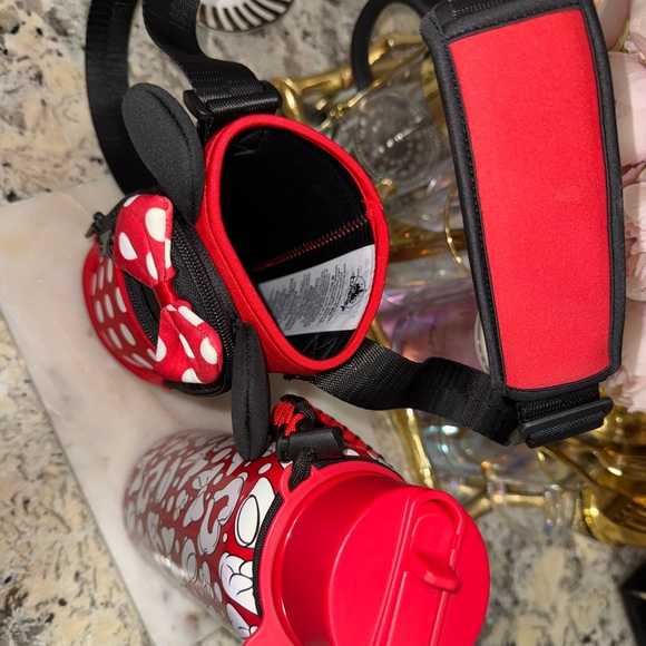 ❤️unlimited edition. ❤️Disney Red and White Water Bottle with Case - Picture 7 of 10